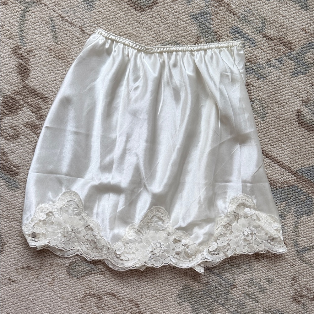 Elegant White Lace Trim Skirt